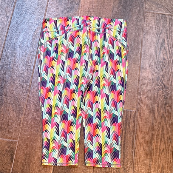 Fabletics Colorful Chevron Pattern Capris - Picture 3 of 6